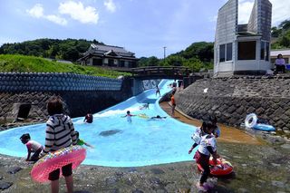 中島公園：天然流水プール