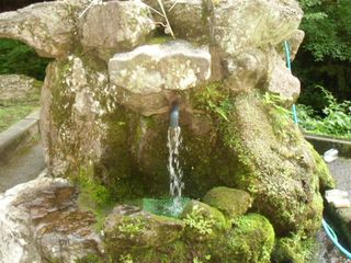 くずろ谷湧水 くずろ谷湧水
